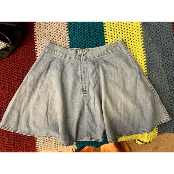 Levi’s Jean Skirt - Picture 2 of 3